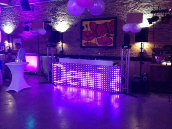 Bruiloft.DJ Extra LED DJ Booth Trouwlocatie Biesenhof Theater Geleen